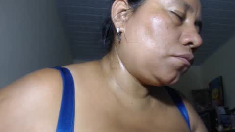 Snapshot of kloe_boobs chatting on September 17, 7:54 am Kloe online show from September 17, 7:54 am