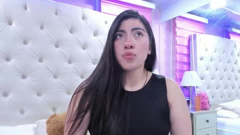 kloe_rose_ online show from September 8, 4:17 pm