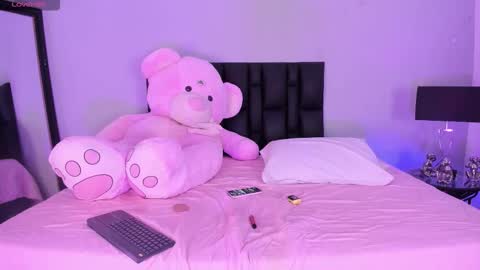 Snapshot of kloebaby_ chatting on March 18, 8:45 pm KLOE online show from March 18, 8:45 pm