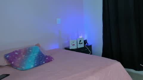 Snapshot of klooe_1 chatting on December 2, 10:01 pm Kloe online show from December 2, 10:01 pm