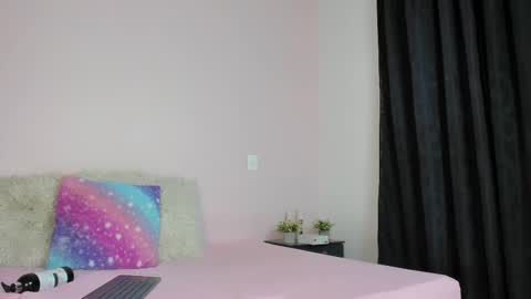 Snapshot of klooe_1 chatting on February 24, 10:25 pm Kloe online show from February 24, 10:25 pm