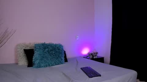 Snapshot of klooe_1 chatting on February 28, 11:56 pm Kloe online show from February 28, 11:56 pm