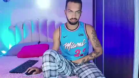 kmichelle1 online show from November 16, 3:45 am