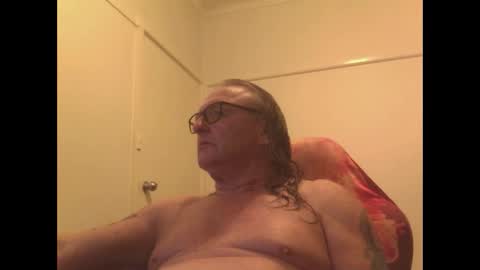 Snapshot of knobout chatting on April 9, 7:14 am knobout online show from April 9, 7:14 am