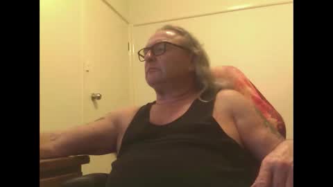 Snapshot of knobout chatting on April 23, 2:52 pm knobout online show from April 23, 2:52 pm