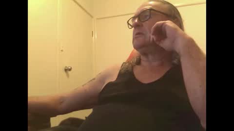 Snapshot of knobout chatting on May 6, 9:58 am knobout online show from May 6, 9:58 am
