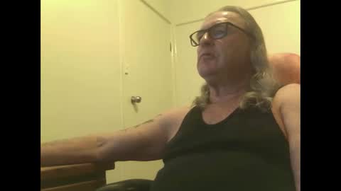 Snapshot of knobout chatting on May 13, 10:01 am knobout online show from May 13, 10:01 am