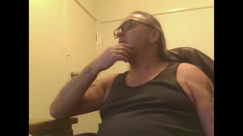 Snapshot of knobout chatting on May 20, 11:27 am knobout online show from May 20, 11:27 am