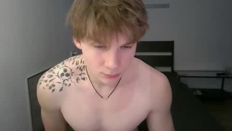 Snapshot of knotsiemens chatting on November 22, 4:28 pm Adam online show from November 22, 4:28 pm