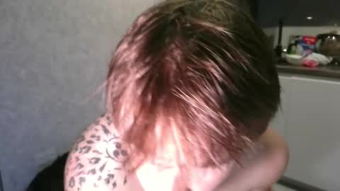 Snapshot of knotsiemens chatting on December 3, 1:24 am Adam online show from December 3, 1:24 am