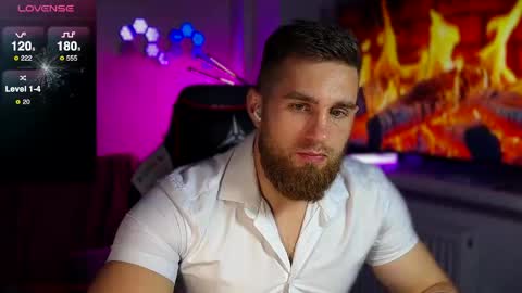 Snapshot of kochka25 chatting on May 7, 8:36 pm Sweet boy online show from May 7, 8:36 pm