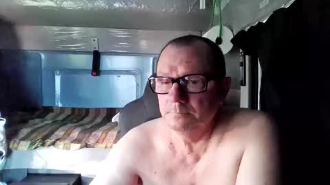 Snapshot of komputer123456789 chatting on April 12, 6:29 am Bogdan online show from April 12, 6:29 am