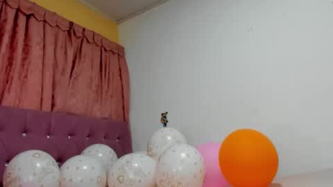 konie Diaz online show from November 15, 10:15 pm