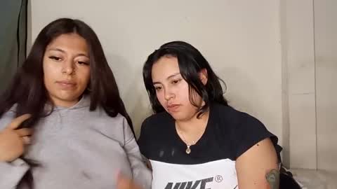 Snapshot of konnyydesire chatting on April 29, 11:33 pm Konny and Laila online show from April 29, 11:33 pm
