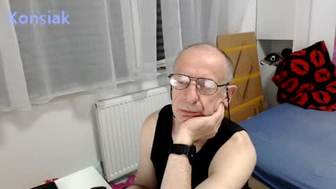 Komsiak online show from May 15, 7:10 pm