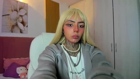 Snapshot of korarousee chatting on October 12, 1:21 pm Kora  online show from October 12, 1:21 pm