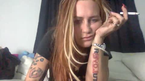 Snapshot of koyoteej chatting on January 6, 11:51 pm koyoteej online show from January 6, 11:51 pm