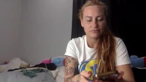 Snapshot of koyoteej chatting on January 14, 12:49 am koyoteej online show from January 14, 12:49 am