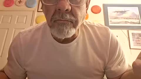 Snapshot of kp633 chatting on October 29, 6:26 am kp633 online show from October 29, 6:26 am