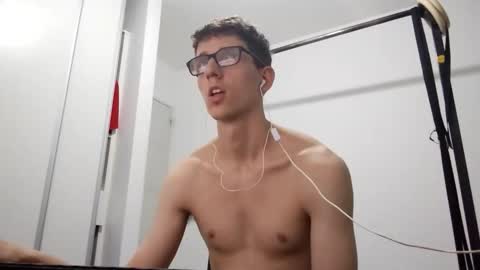 Facu online show from April 1, 2:23 am