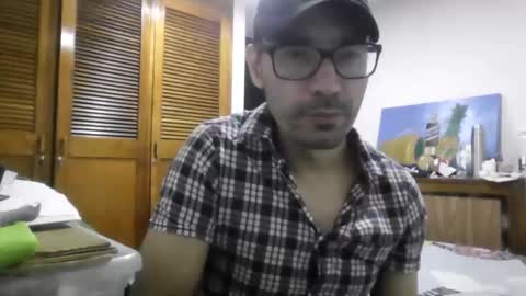 Snapshot of kratosmorgen chatting on April 4, 4:33 am KratosMorgen online show from April 4, 4:33 am