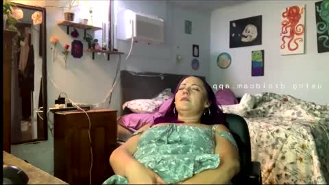 kreamyk420 online show from April 7, 2:17 pm