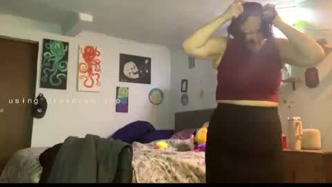 Snapshot of kreamyk420 chatting on May 4, 2:02 pm kreamyk420 online show from May 4, 2:02 pm