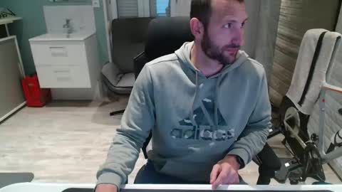 Snapshot of krevett80800 chatting on September 17, 6:31 pm krevett80800 online show from September 17, 6:31 pm