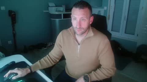 Snapshot of krevett80800 chatting on October 14, 6:20 pm krevett80800 online show from October 14, 6:20 pm
