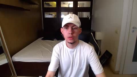 KrewVaughn online show from March 17, 6:39 am