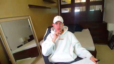 KrewVaughn online show from March 24, 6:18 am