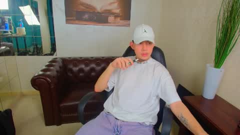 KrewVaughn online show from March 31, 9:32 am