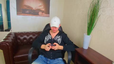 KrewVaughn online show from April 1, 8:59 am