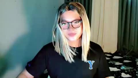 krezikeed online show from May 18, 1:24 am