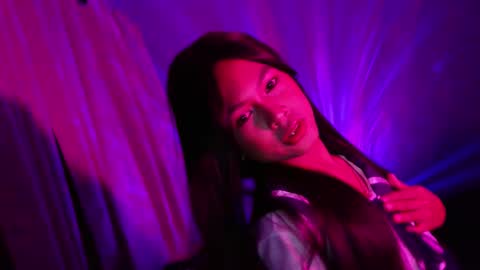 Snapshot of krimpie_xx chatting on February 28, 5:25 pm krimpie_xx online show from February 28, 5:25 pm