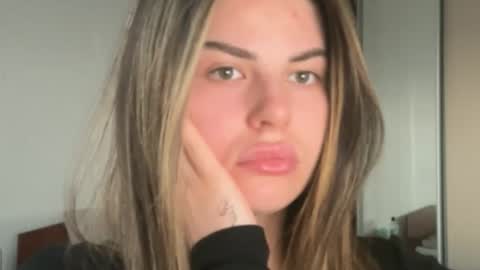 kris255789 online show from May 26, 5:42 pm
