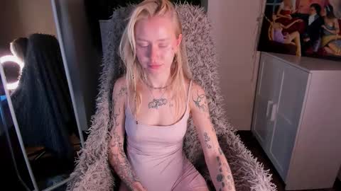 Snapshot of kris_grant chatting on October 3, 8:33 am kris_grant online show from October 3, 8:33 am