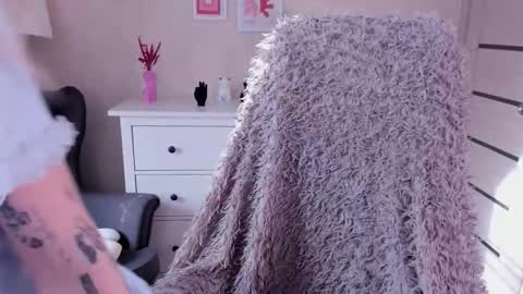 Snapshot of kris_grant chatting on October 8, 8:23 am kris_grant online show from October 8, 8:23 am