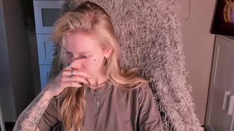 Snapshot of kris_grant chatting on October 9, 10:35 am kris_grant online show from October 9, 10:35 am