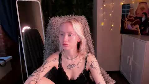 Snapshot of kris_grant chatting on November 14, 10:25 am kris_grant online show from November 14, 10:25 am