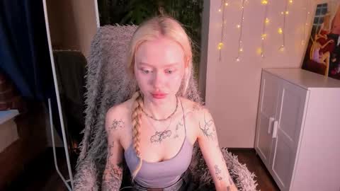 Snapshot of kris_grant chatting on November 21, 10:25 am kris_grant online show from November 21, 10:25 am