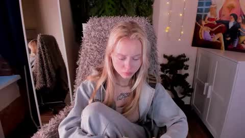 Snapshot of kris_grant chatting on December 5, 10:35 am kris_grant online show from December 5, 10:35 am