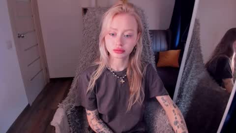 Snapshot of kris_grant chatting on February 6, 10:29 am kris_grant online show from February 6, 10:29 am