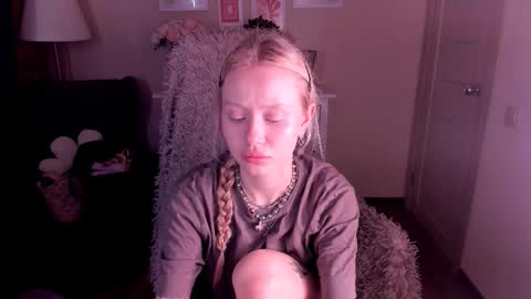 Snapshot of kris_grant chatting on February 10, 10:41 am kris_grant online show from February 10, 10:41 am