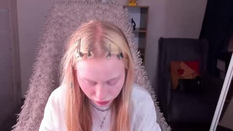 kris_grant online show from May 10, 10:31 am