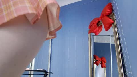 kriskras__ online show from February 9, 5:55 am