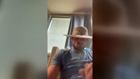 Snapshot of krispyholmes chatting on August 7, 7:27 pm krispyholmes online show from August 7, 7:27 pm