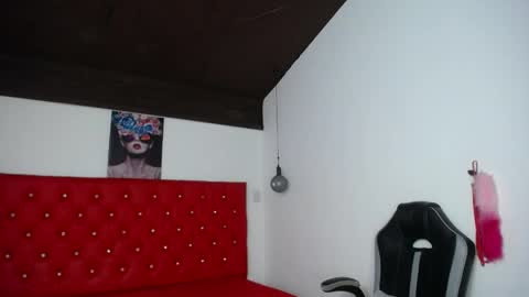 kriss_sweetboobs online show from May 11, 12:33 pm
