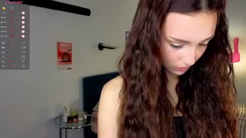 Snapshot of krisss__kisss chatting on June 18, 5:39 pm Kriss online show from June 18, 5:39 pm