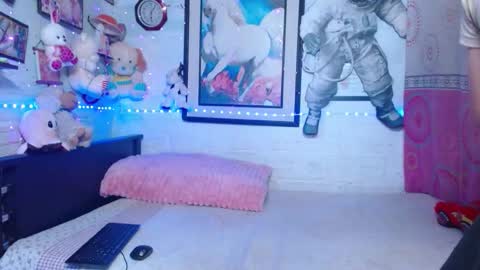 krisstal703358 online show from February 12, 7:42 pm